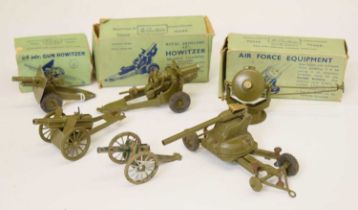 Britains - Three boxed military items and loose artillery guns