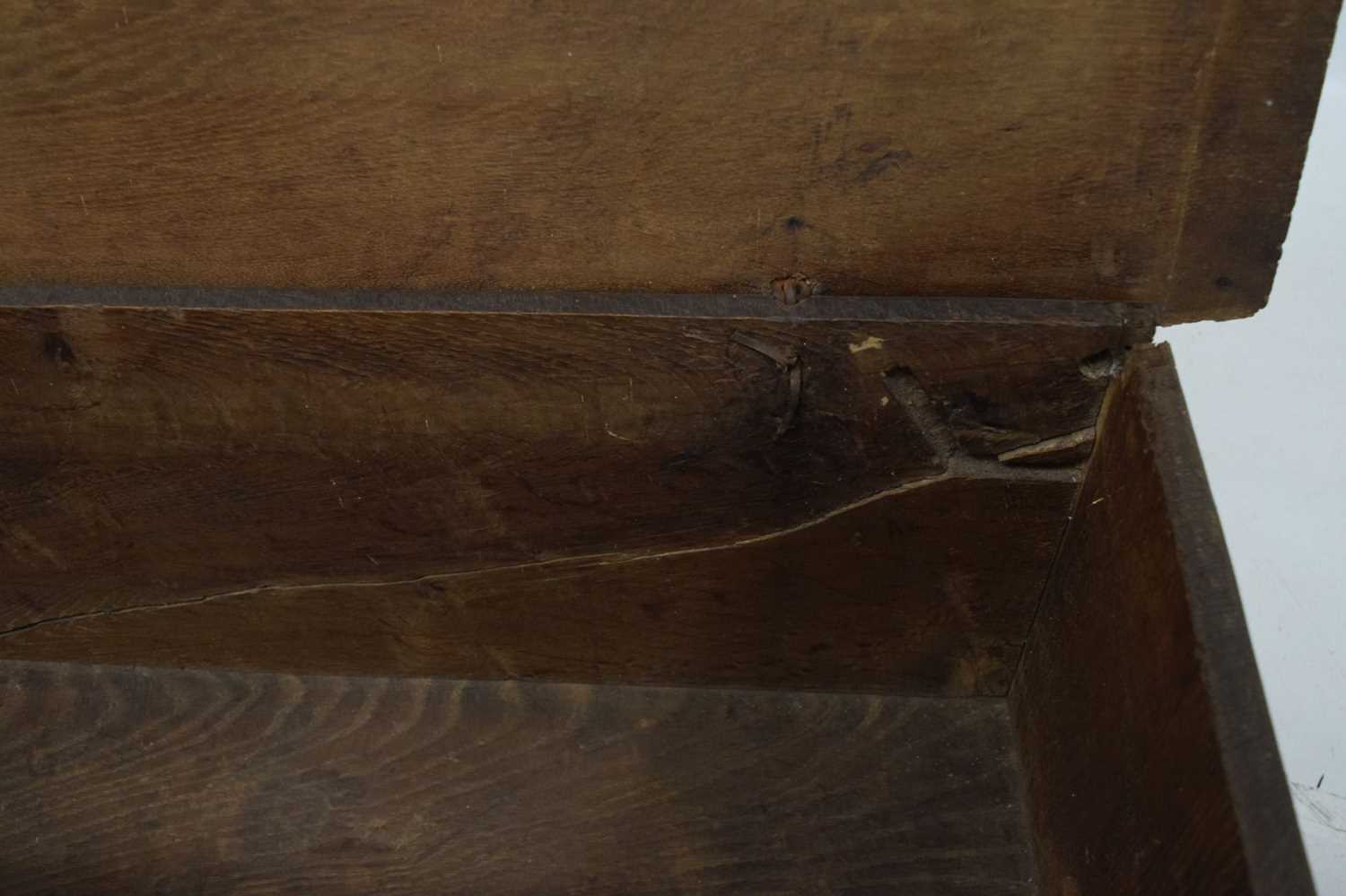 17th century small oak coffer - Image 8 of 10