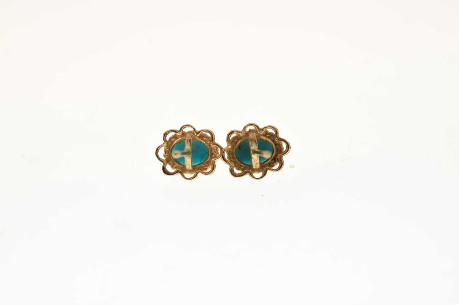 Turquoise five-stone 9ct gold ring and two pairs of turquoise earrings (3) - Image 8 of 9