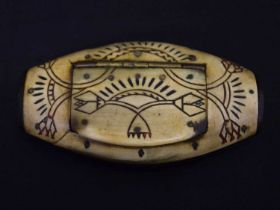 Scrimshaw-decorated horn snuff box