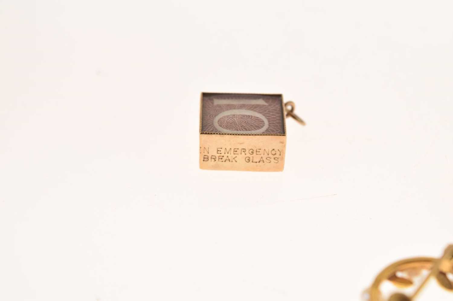 Two 9ct gold pendants - Image 6 of 8