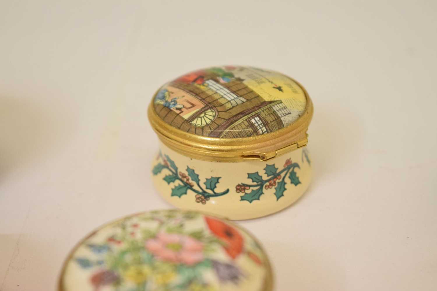 Group of Halcyon Days and other enamel boxes - Image 8 of 12