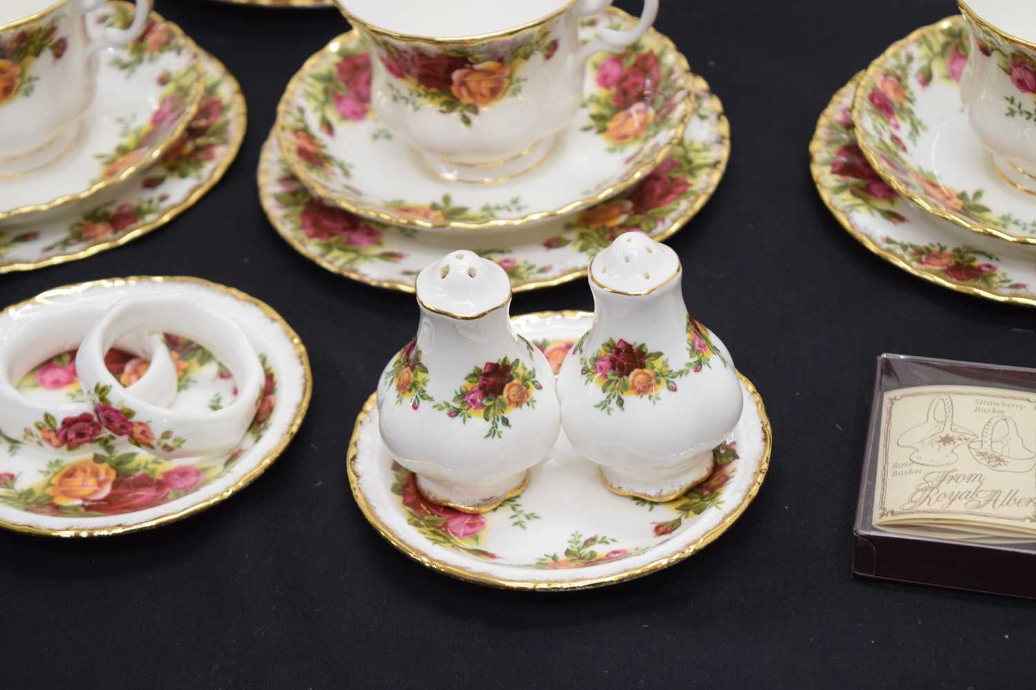 Collection of Royal Albert Old Country dinner and teawares - Image 12 of 14