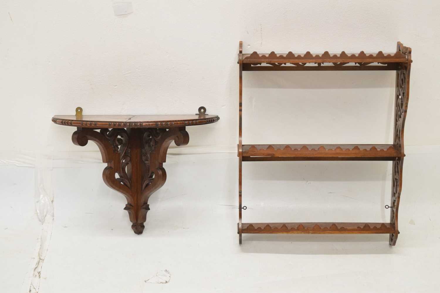 Set of fretwork wall shelves and wall bracket (2) - Image 2 of 10