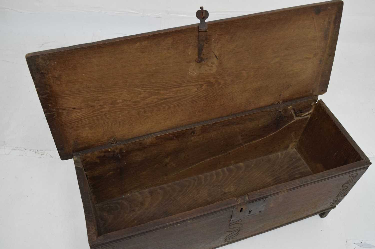 17th century small oak coffer - Image 7 of 10