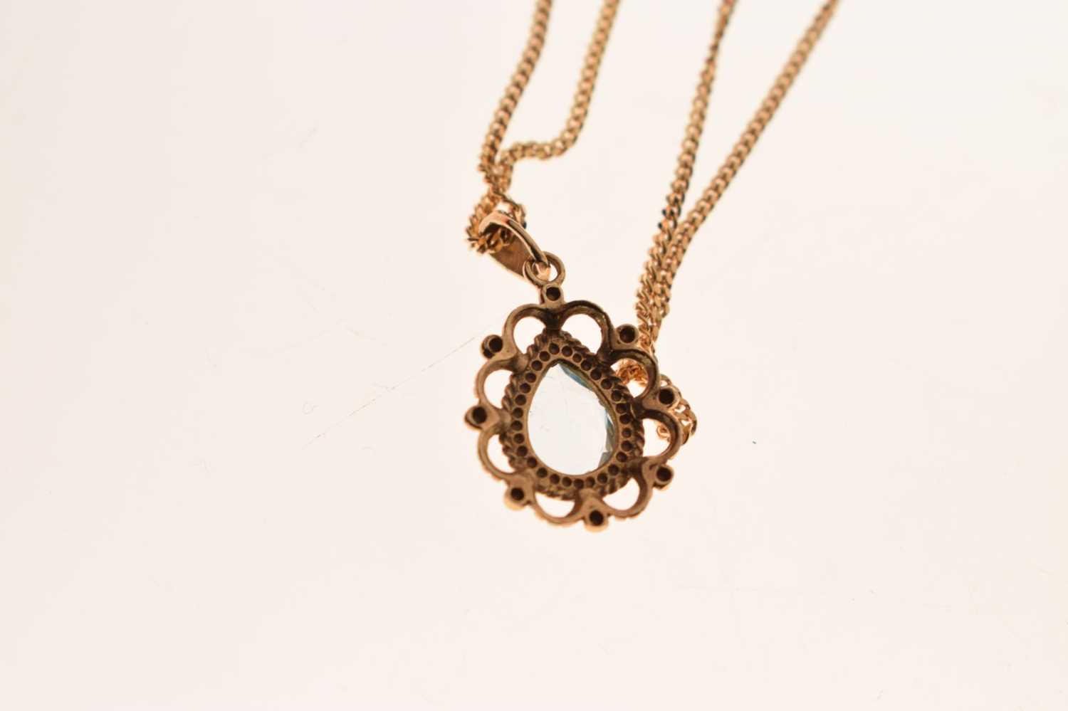 9ct white gold diamond set heart-shaped pendant - Image 7 of 9