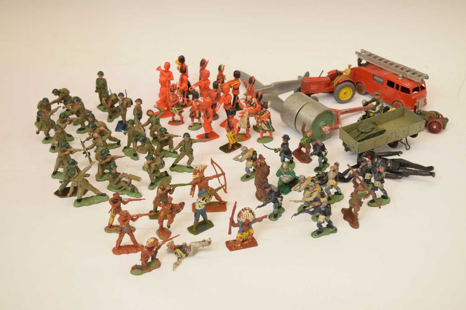Quantity of unboxed Dinky diecast and plastic figures - Image 2 of 9