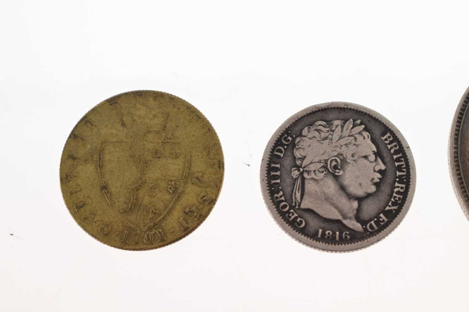 Victorian silver crown, George III shilling, and a Georgian gilt gaming counter - Bild 2 aus 7