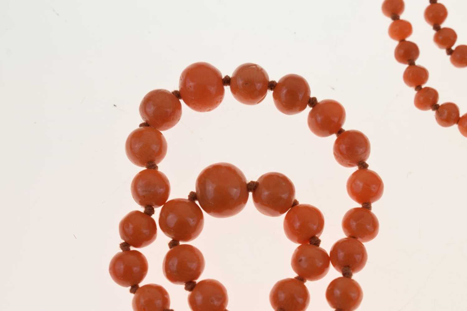 Coral bead necklace - Image 3 of 10