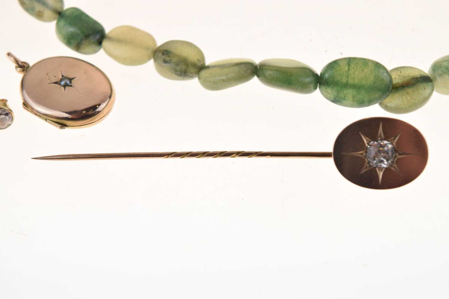 Jade bead necklace having a 9ct barrel clasp - Image 3 of 9