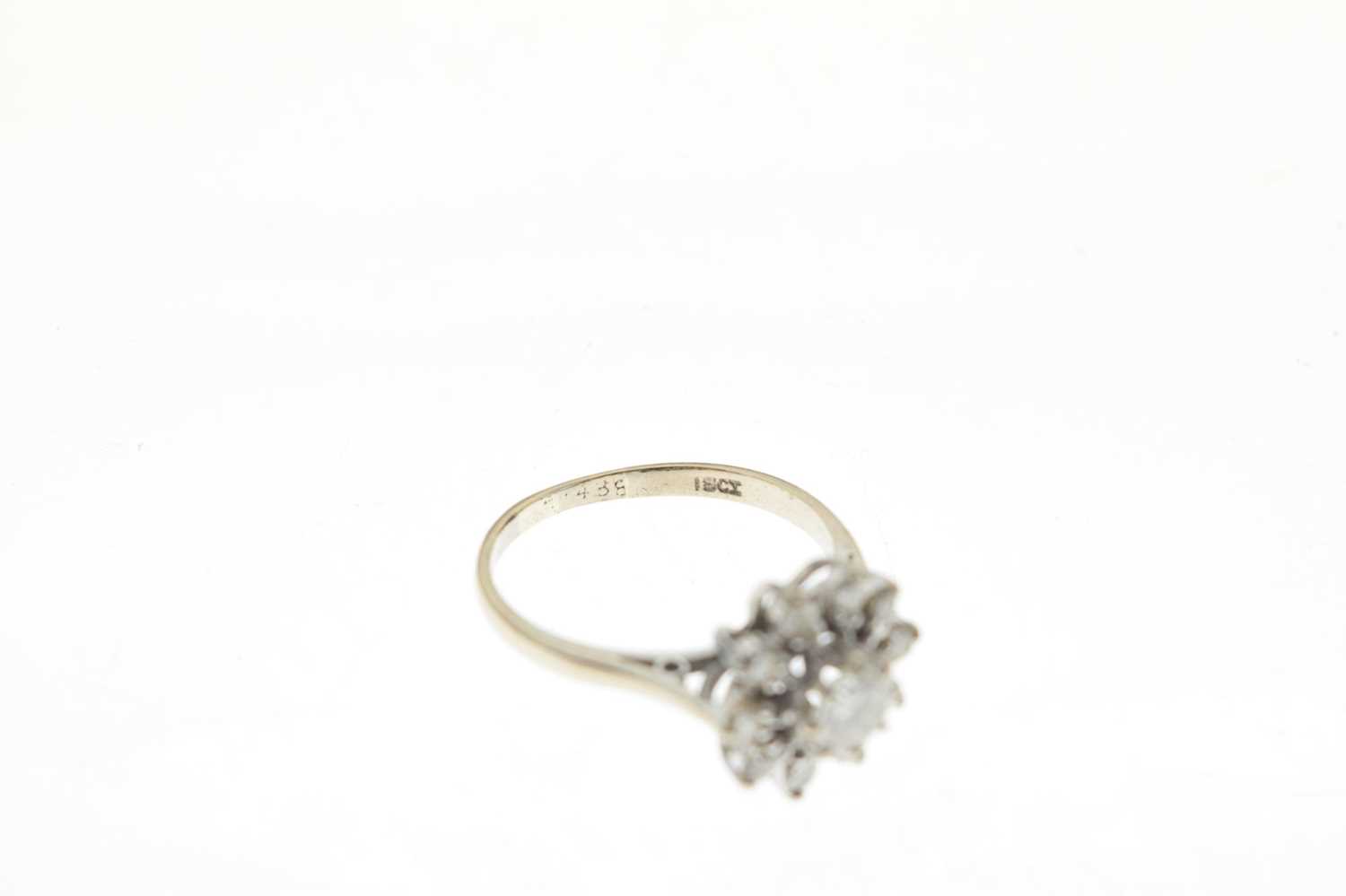 18ct white gold diamond flowerhead cluster ring - Image 7 of 9
