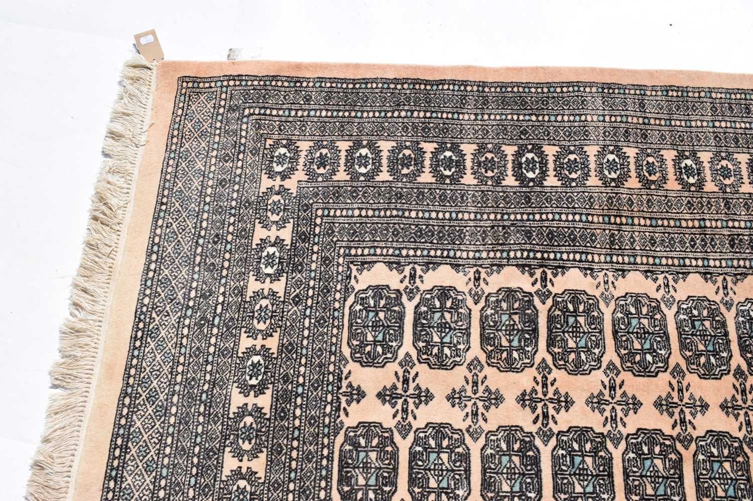 Machine made Afghan-style wool rug - Image 4 of 13