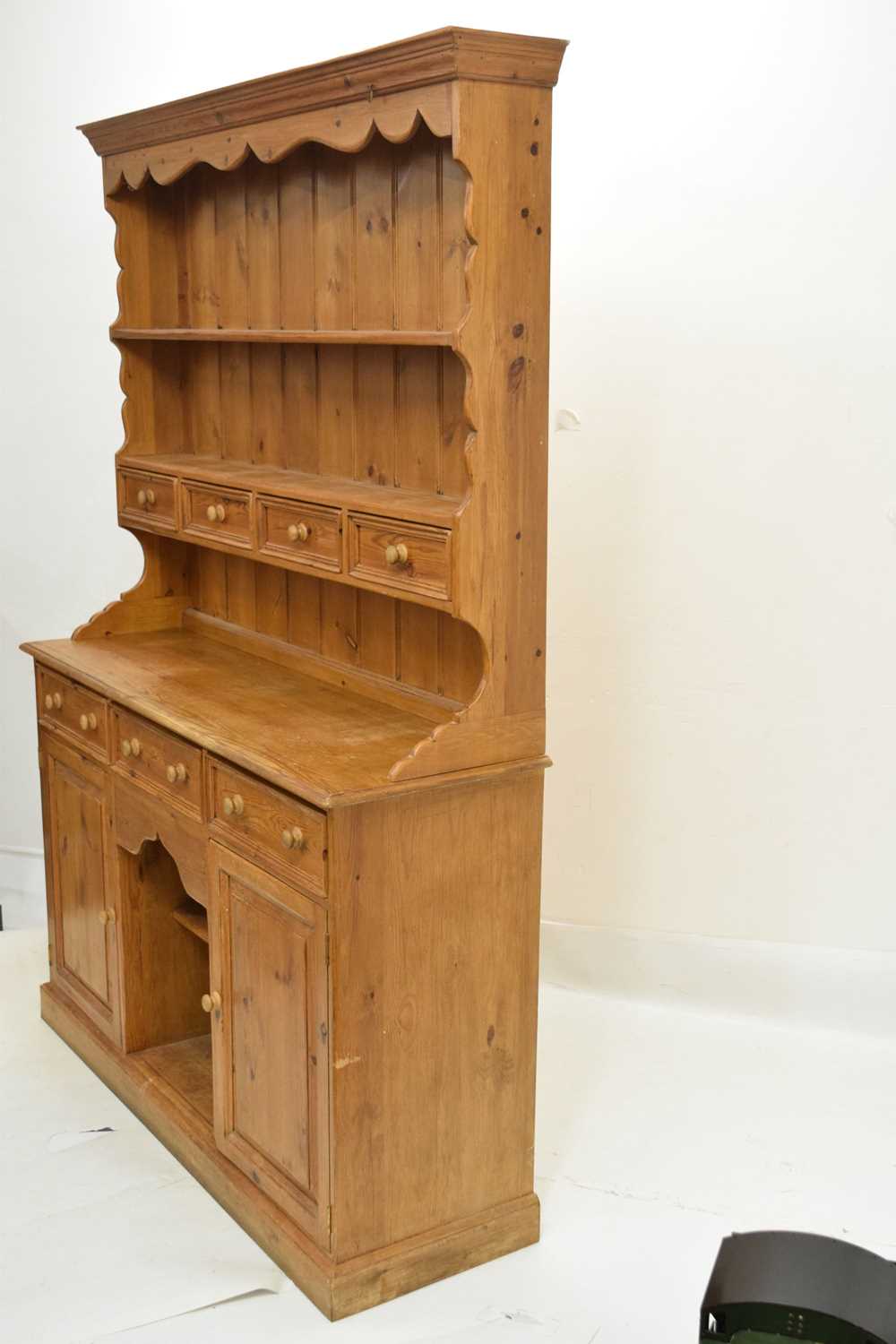 Pine 'dog-kennel' dresser and rack - Image 8 of 9