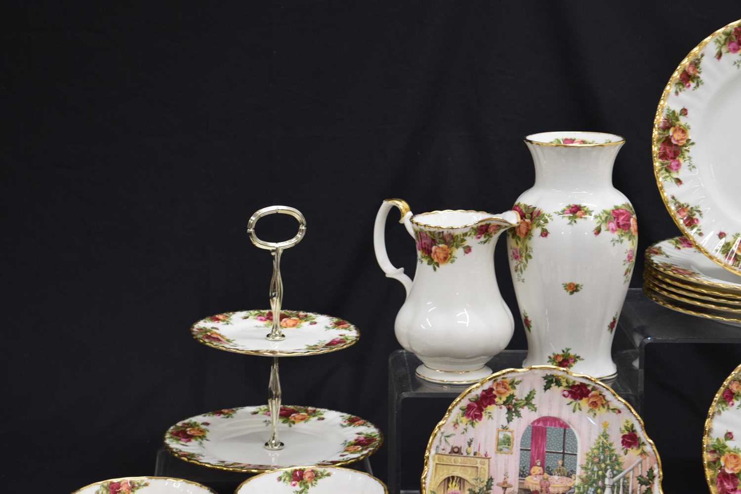 Collection of Royal Albert Old Country dinner and teawares - Image 9 of 14