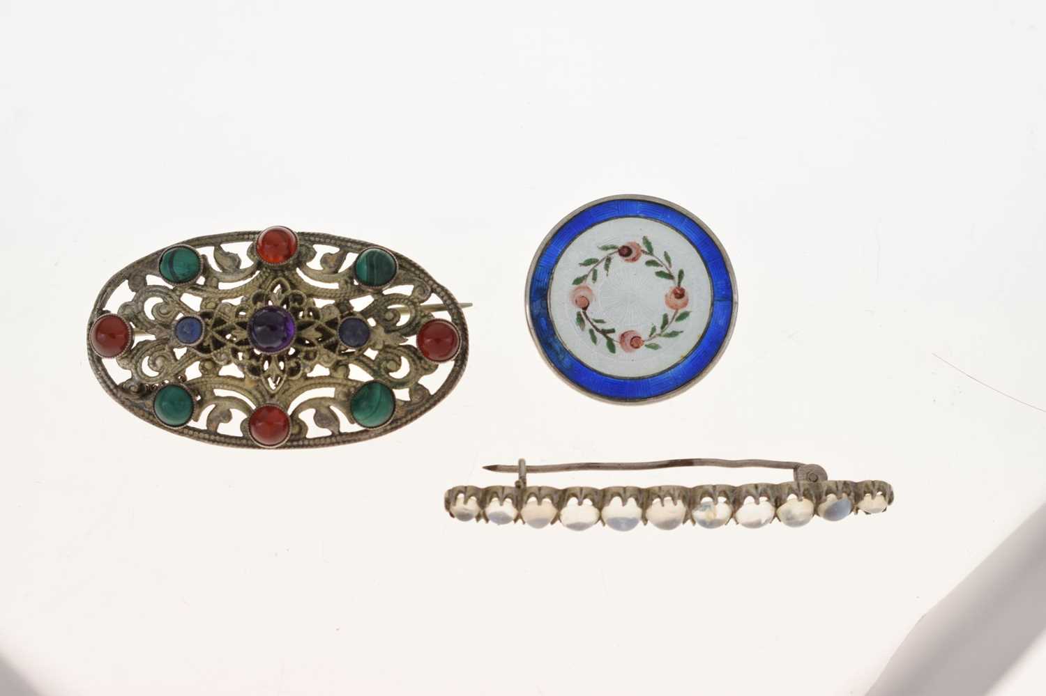 Three brooches - Image 8 of 8