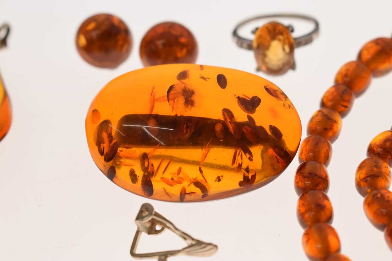 Group of amber jewellery - Image 3 of 11