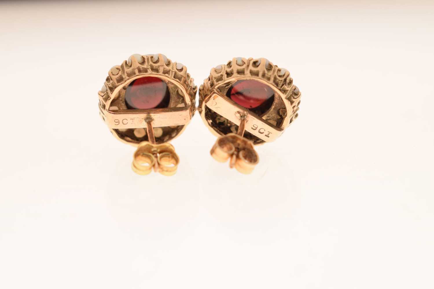 Pair of garnet and pearl 9ct gold cluster stud earrings - Image 3 of 6