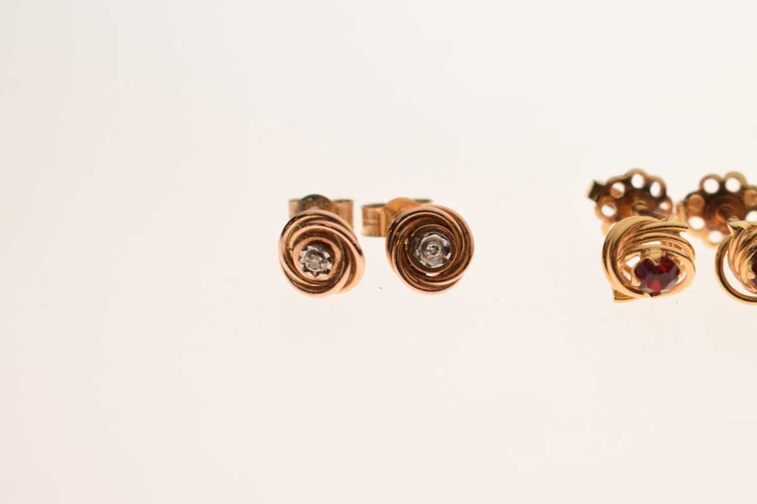 Diamond 9ct gold hoop earrings - Image 2 of 10