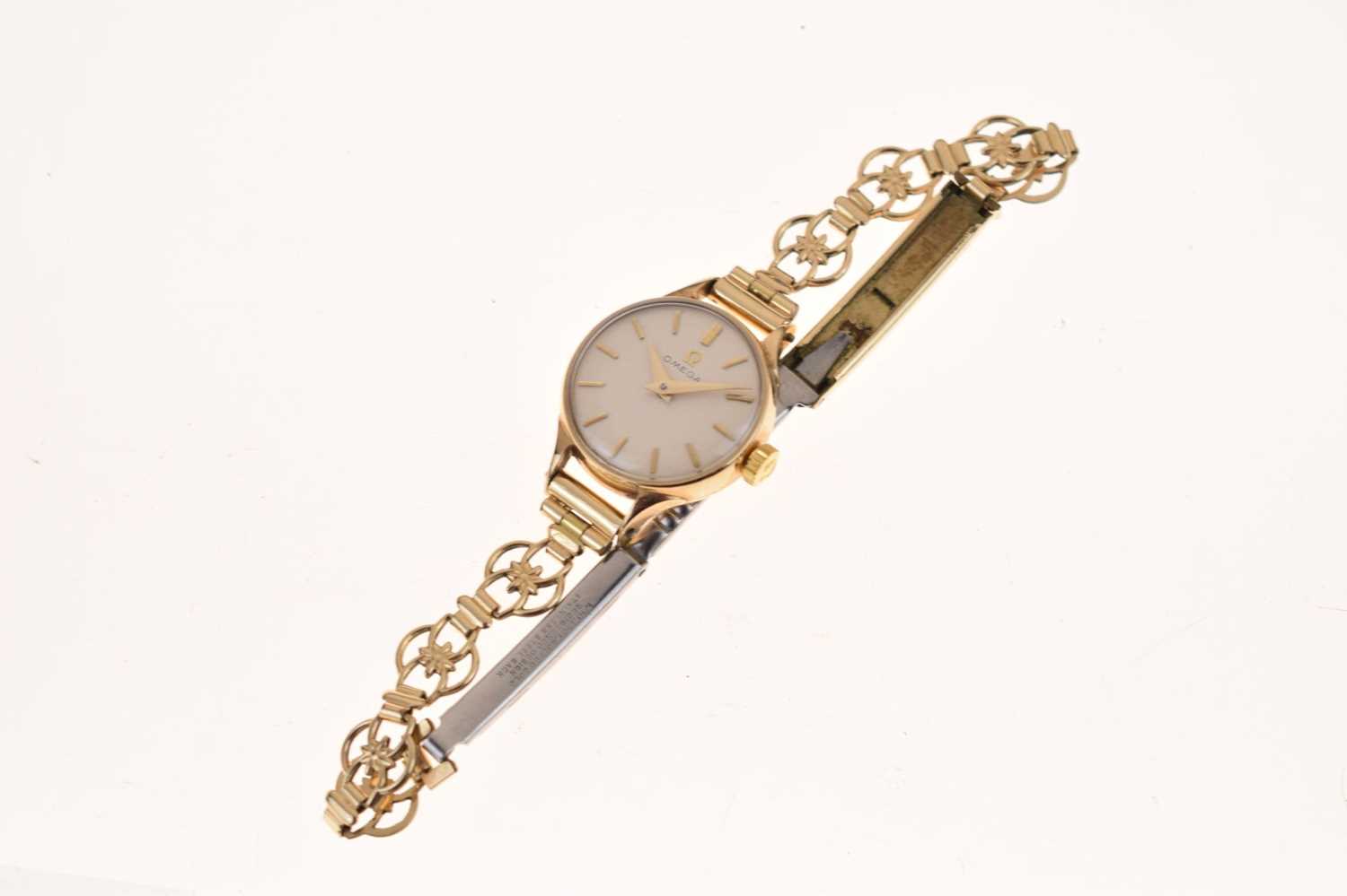 Omega - Lady's 9ct gold cased bracelet watch - Image 2 of 8