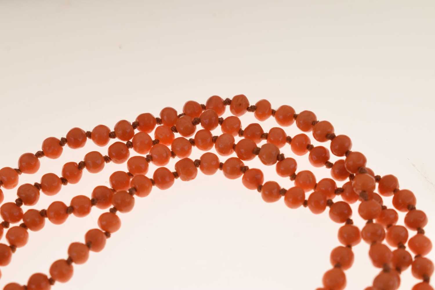 Coral bead necklace - Image 8 of 10