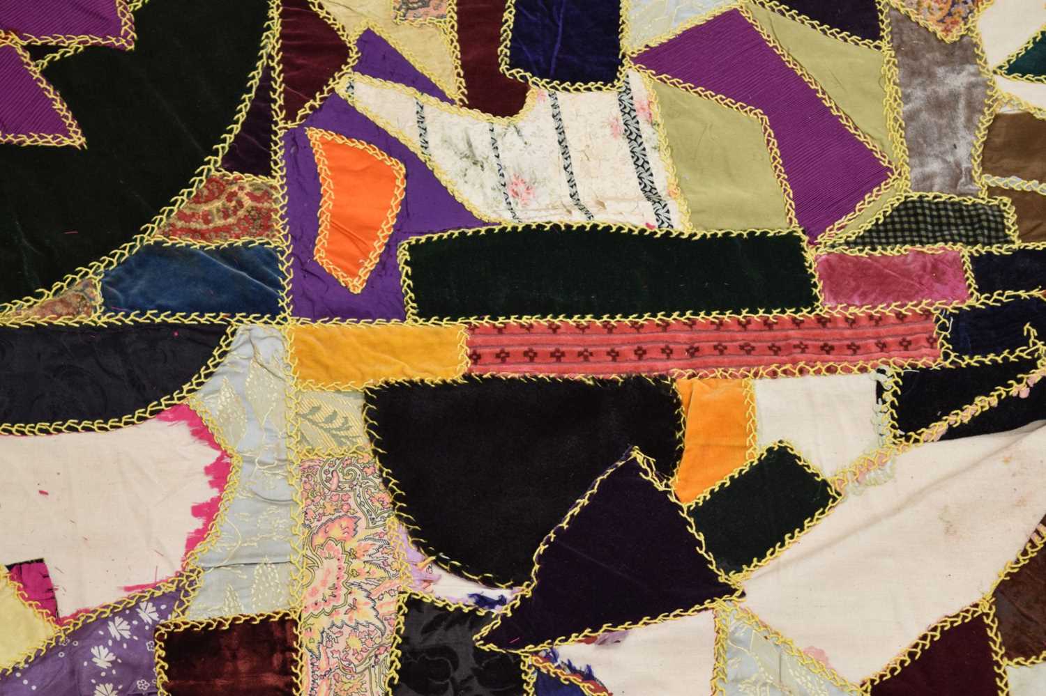 Late 19th/early 20th century patchwork quilt - Image 5 of 8