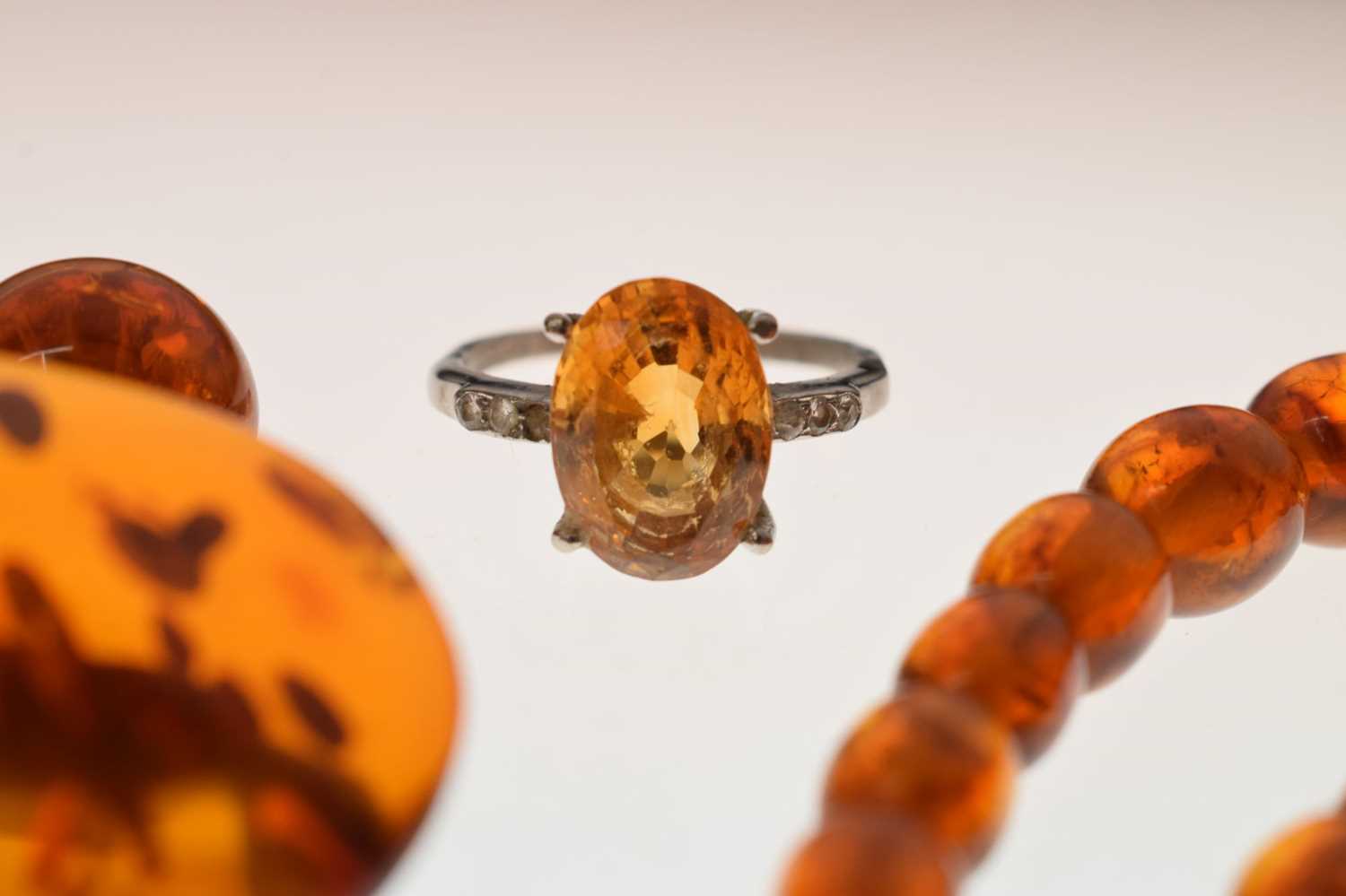 Group of amber jewellery - Image 2 of 11