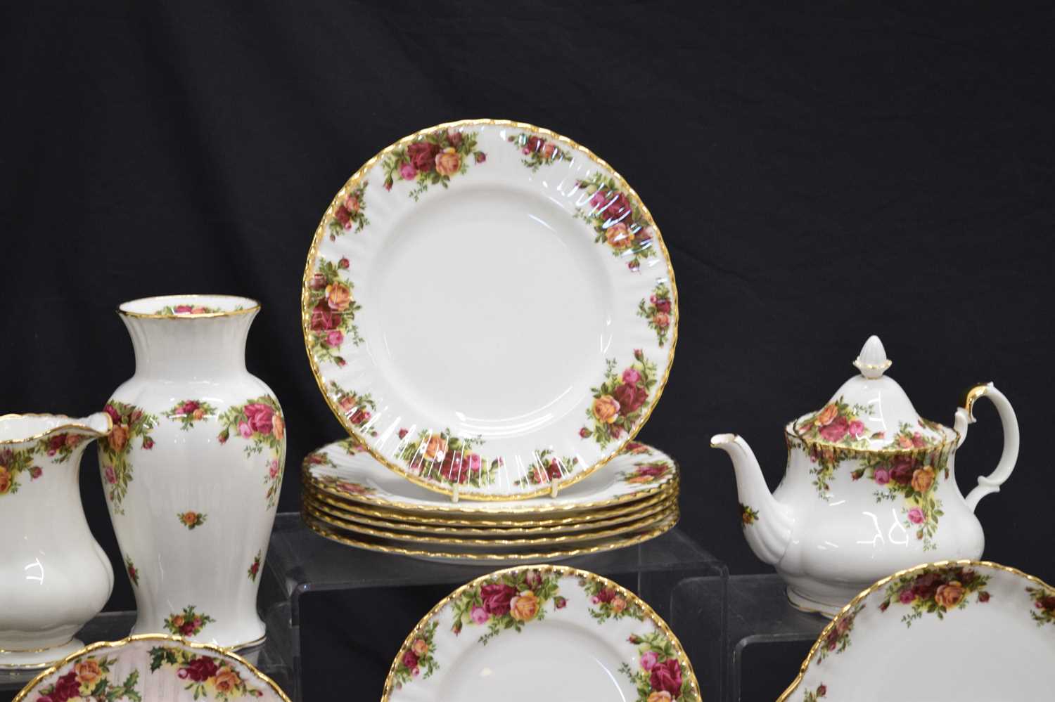 Collection of Royal Albert Old Country dinner and teawares - Image 11 of 14