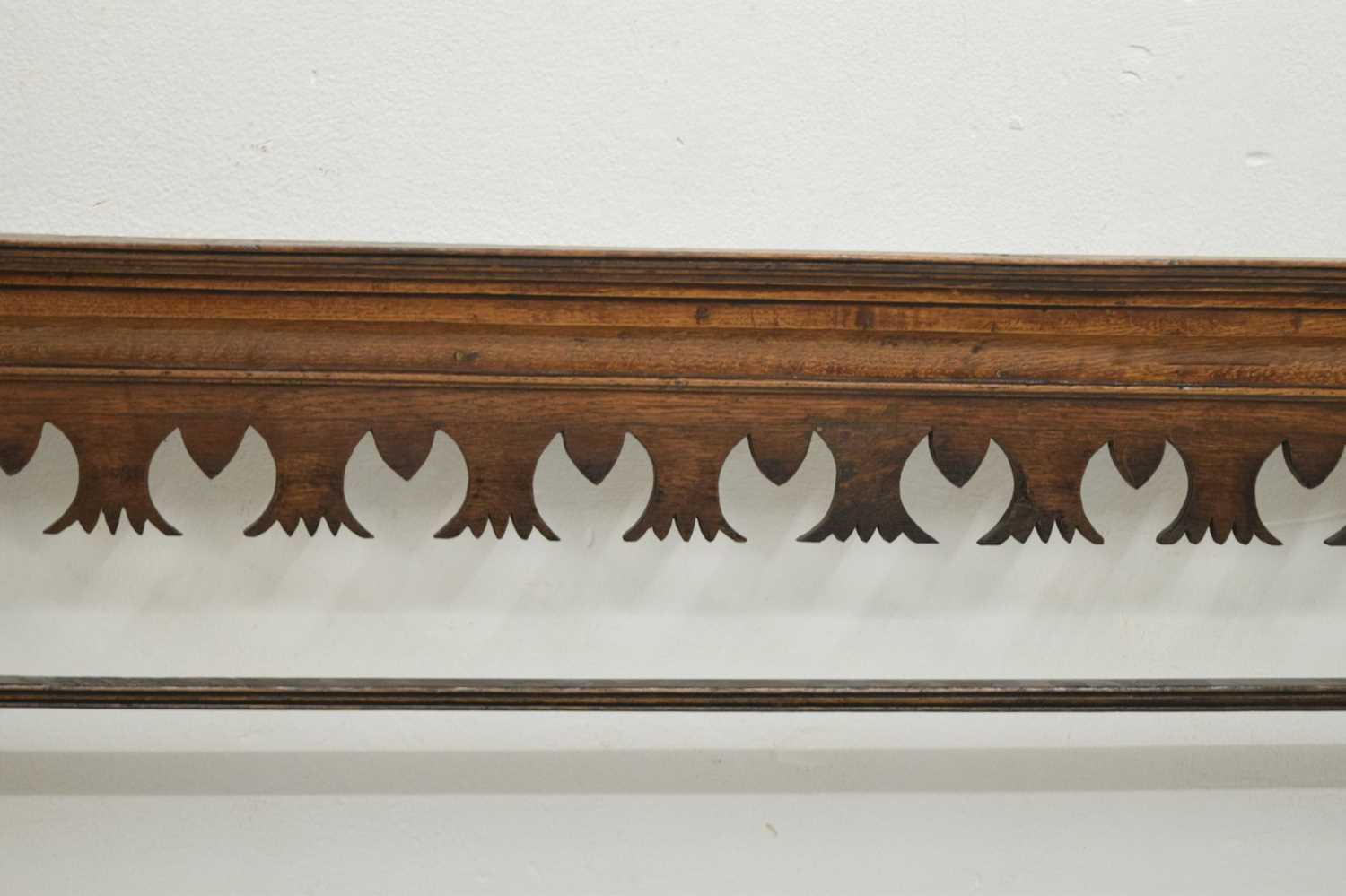 George III oak dresser rack - Image 4 of 14