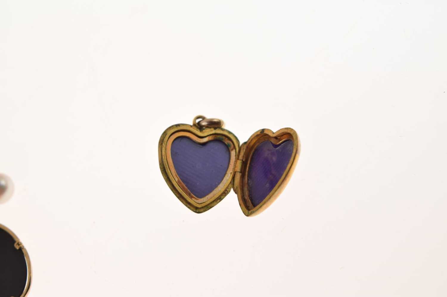 Two 9ct gold pendants - Image 7 of 8