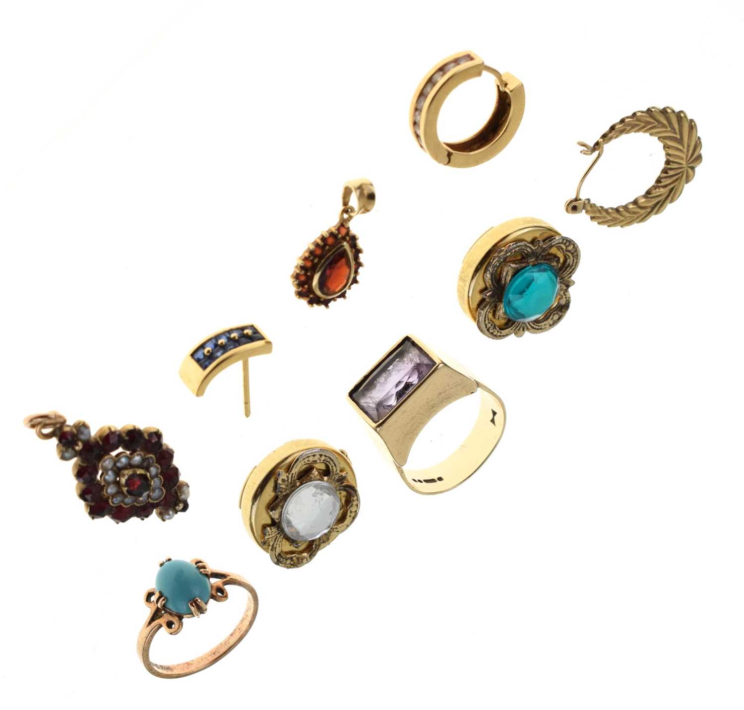 Small group of gold and yellow metal jewellery