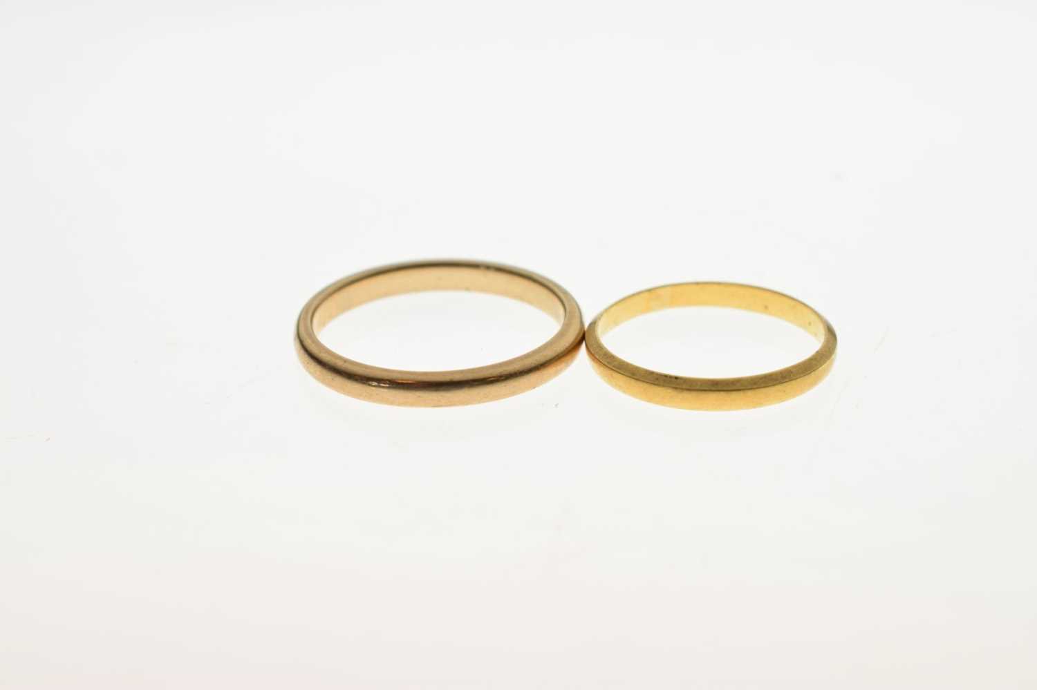 9ct gold wedding band and a Victorian yellow metal wedding band - Image 3 of 5