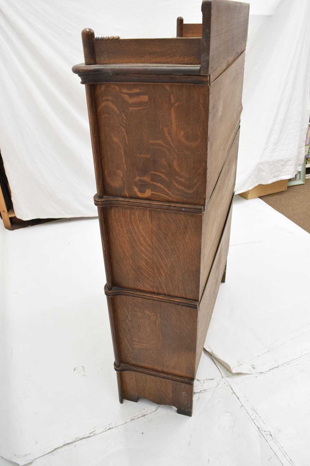Globe Wernicke oak three-section modular bookcase - Image 10 of 11