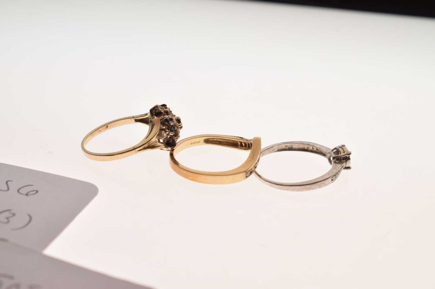 9ct gold diamond set wishbone ring - Image 4 of 5