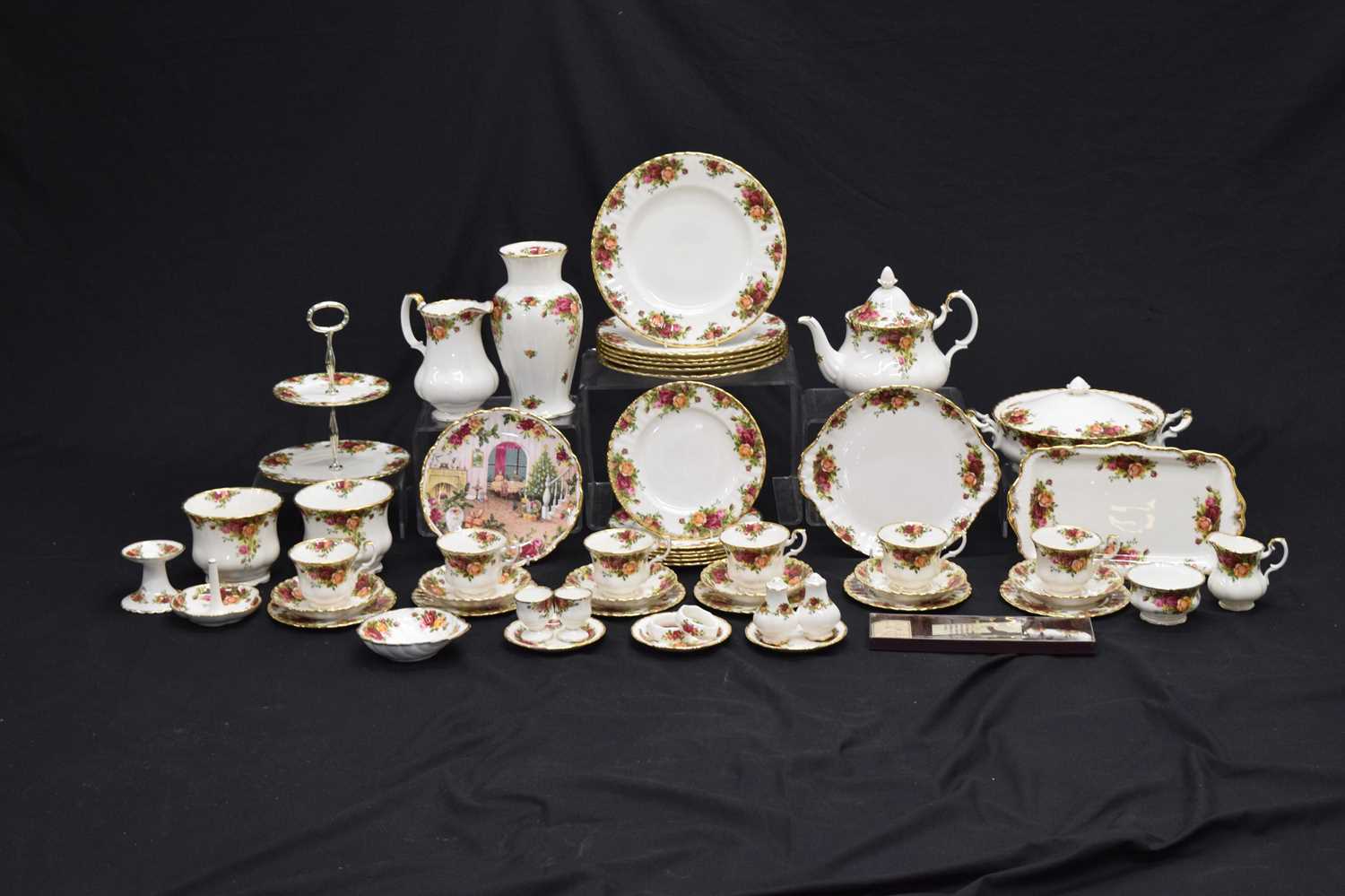 Collection of Royal Albert Old Country dinner and teawares - Image 14 of 14