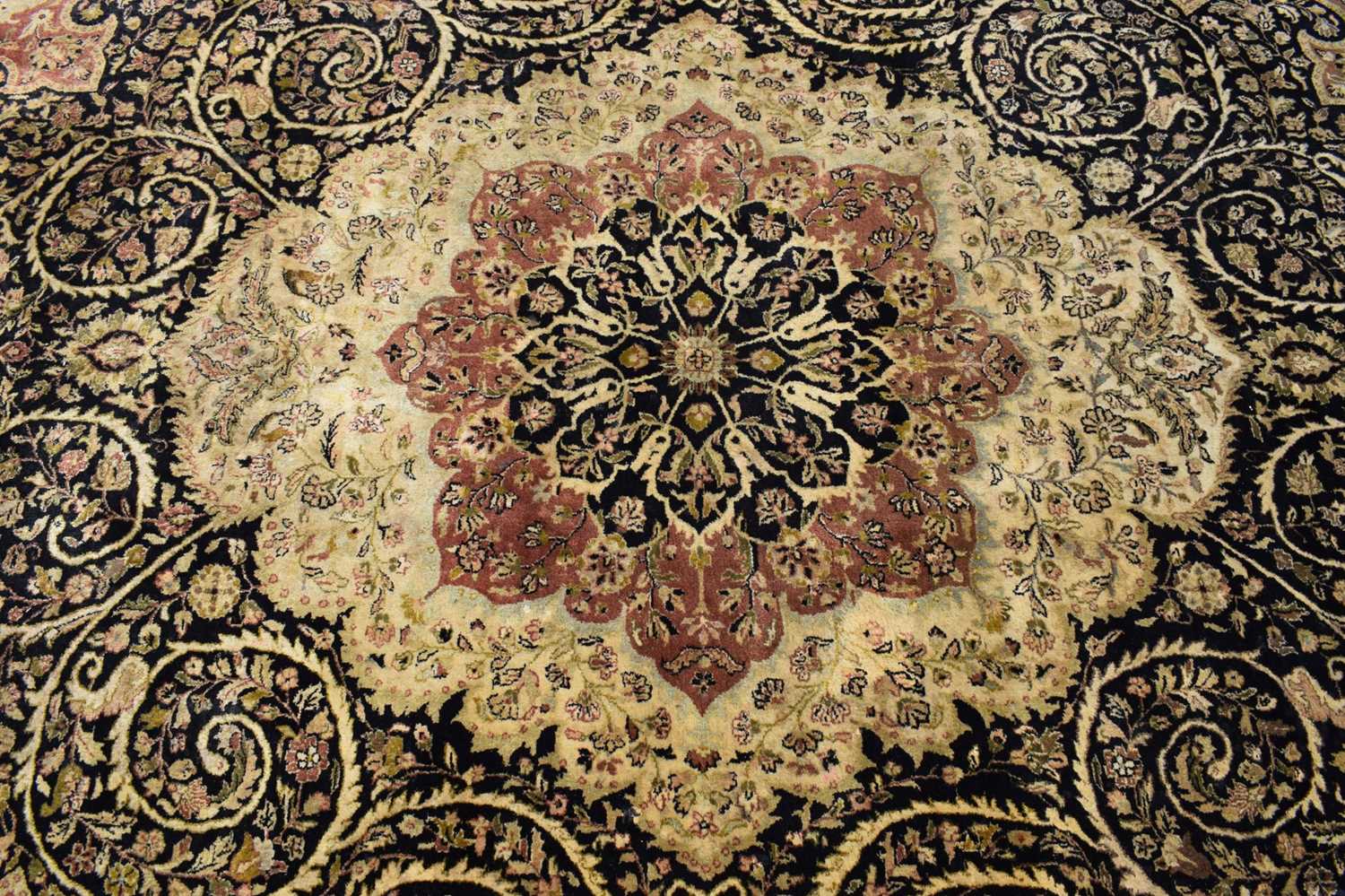 Large Indian machine-made wool carpet - Image 6 of 14