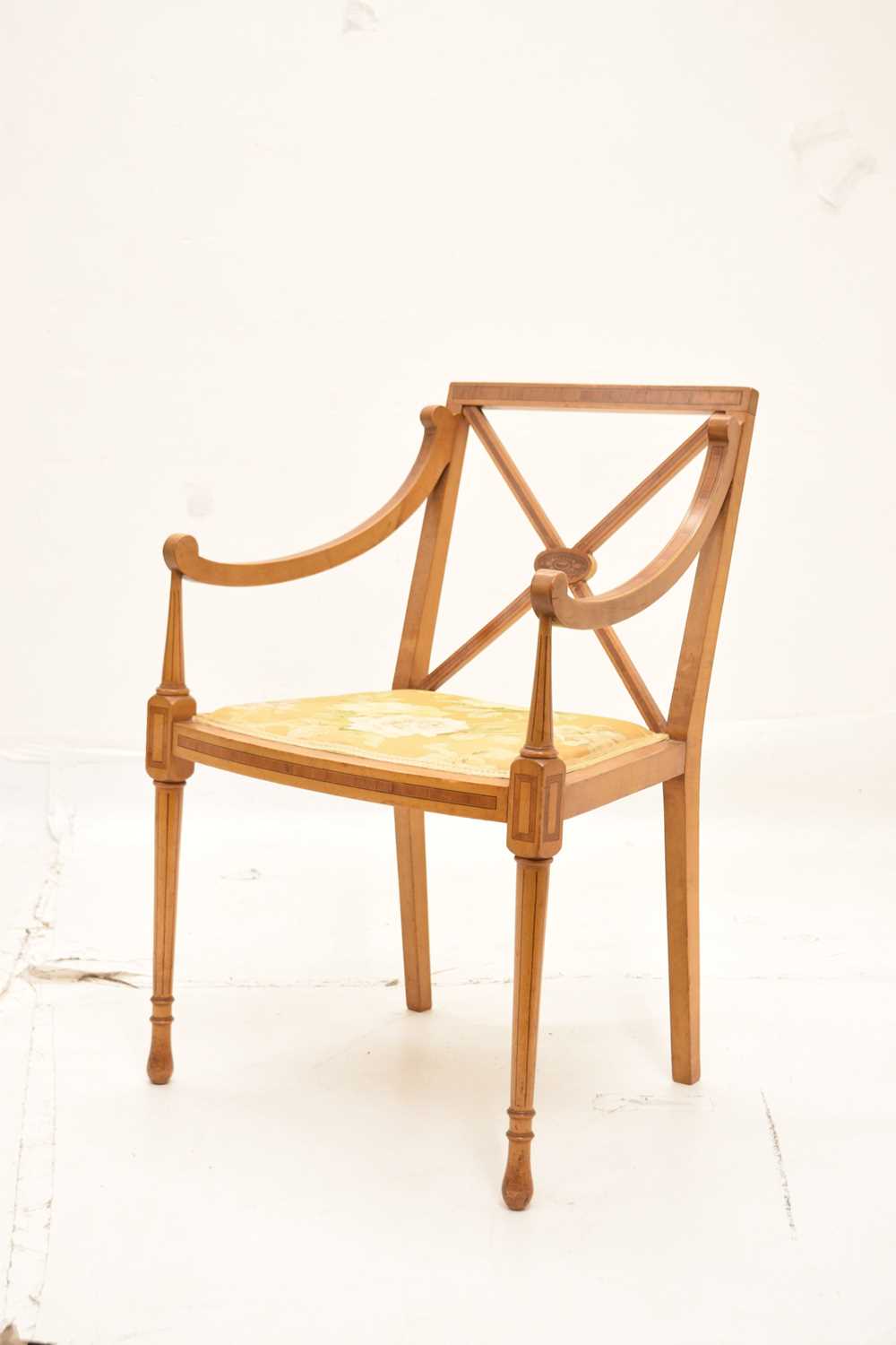 Edwardian crossbanded satinwood Sheraton-style elbow chair - Image 2 of 8