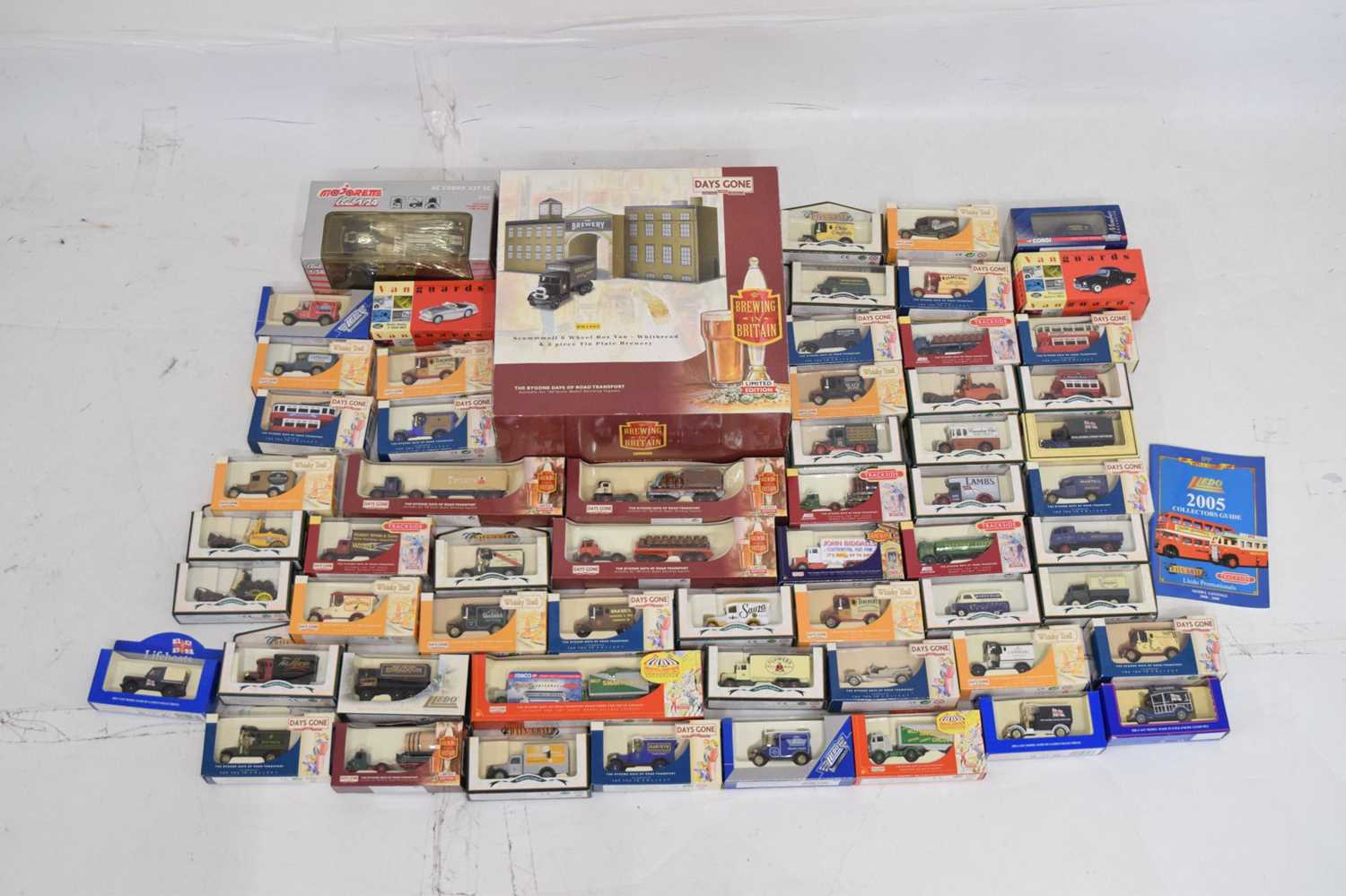 Mixed quantity of boxed diecast model vehicles - Image 2 of 8