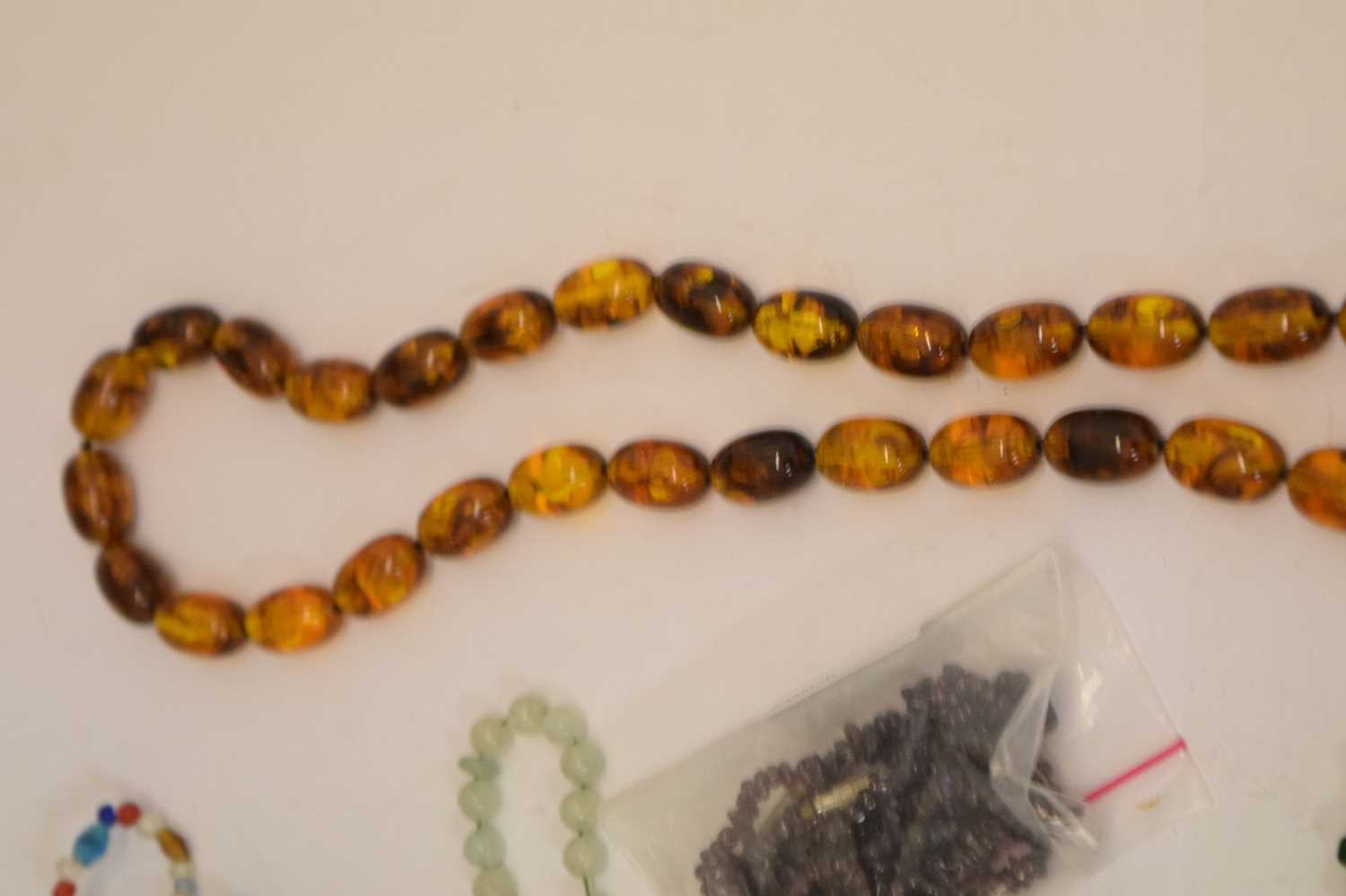 Costume jewellery to include amber, bone, garnet, hardstone bead necklaces and cased simulated pearl - Image 4 of 9