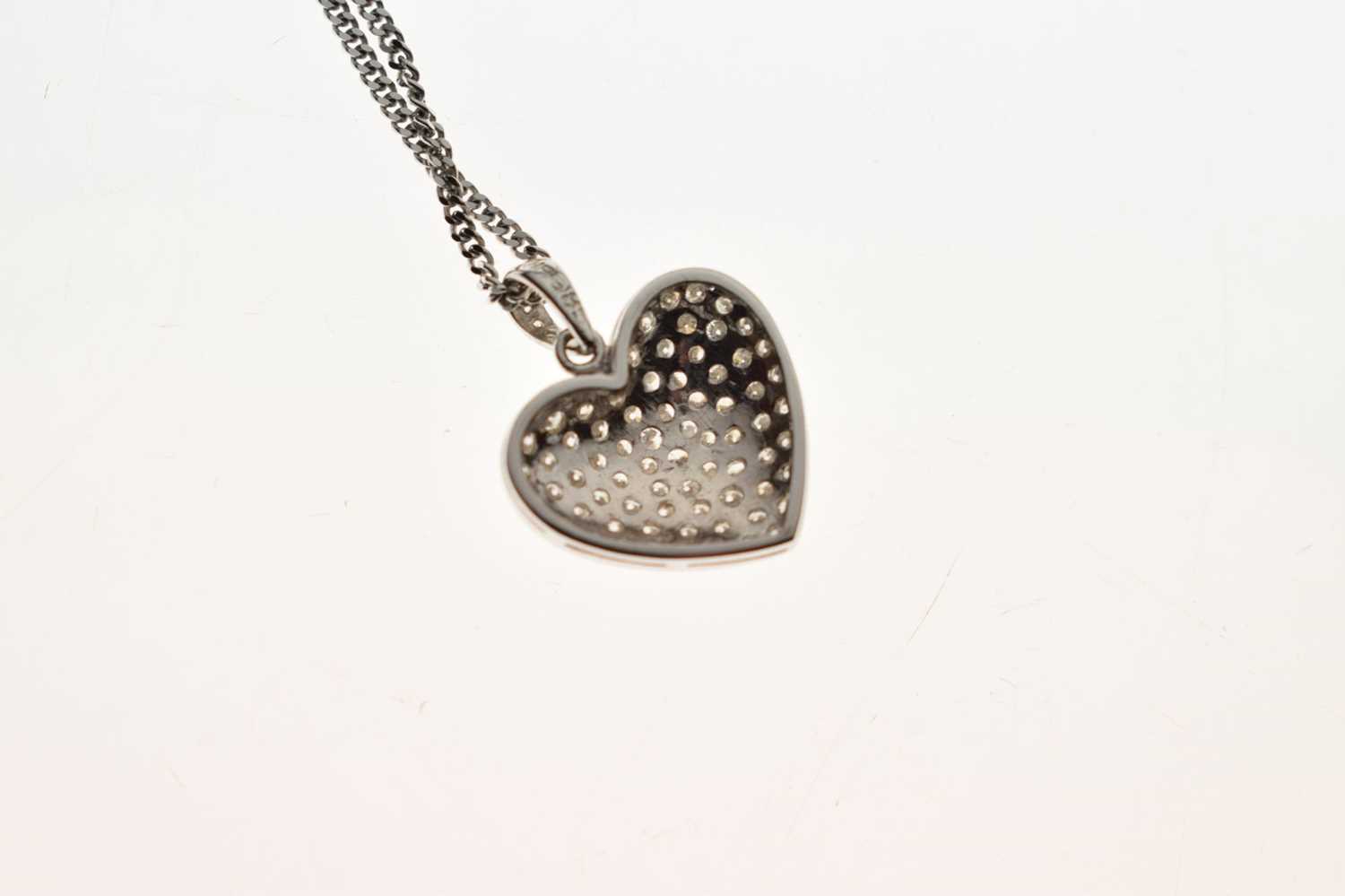 Diamond 14ct white gold heart-shaped pendant - Image 4 of 6