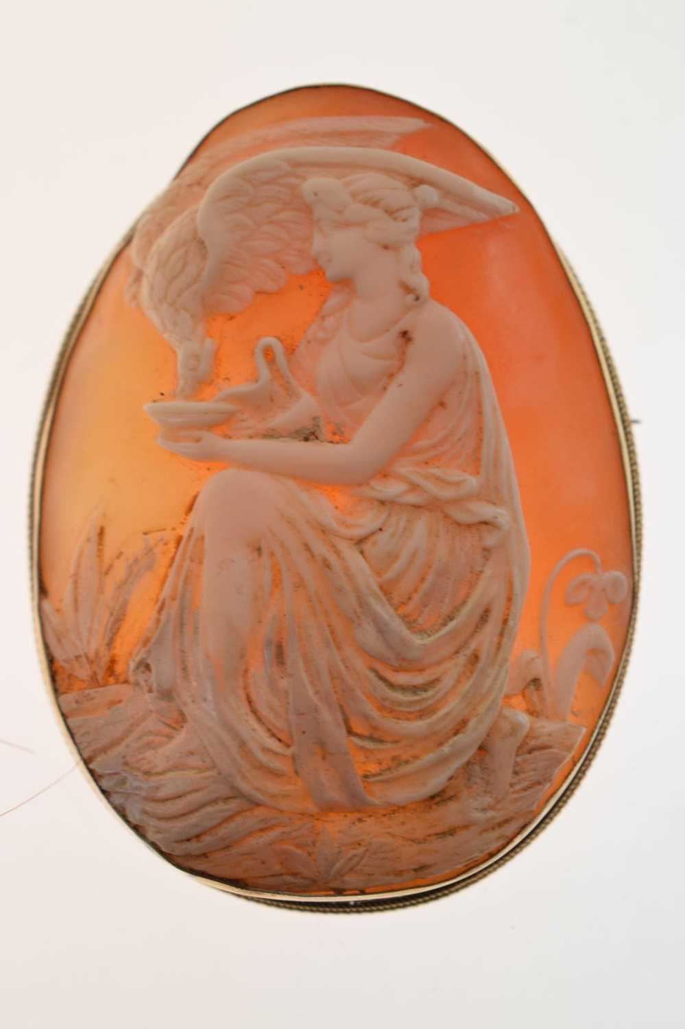 Large 9ct gold shell cameo brooch - Image 2 of 8