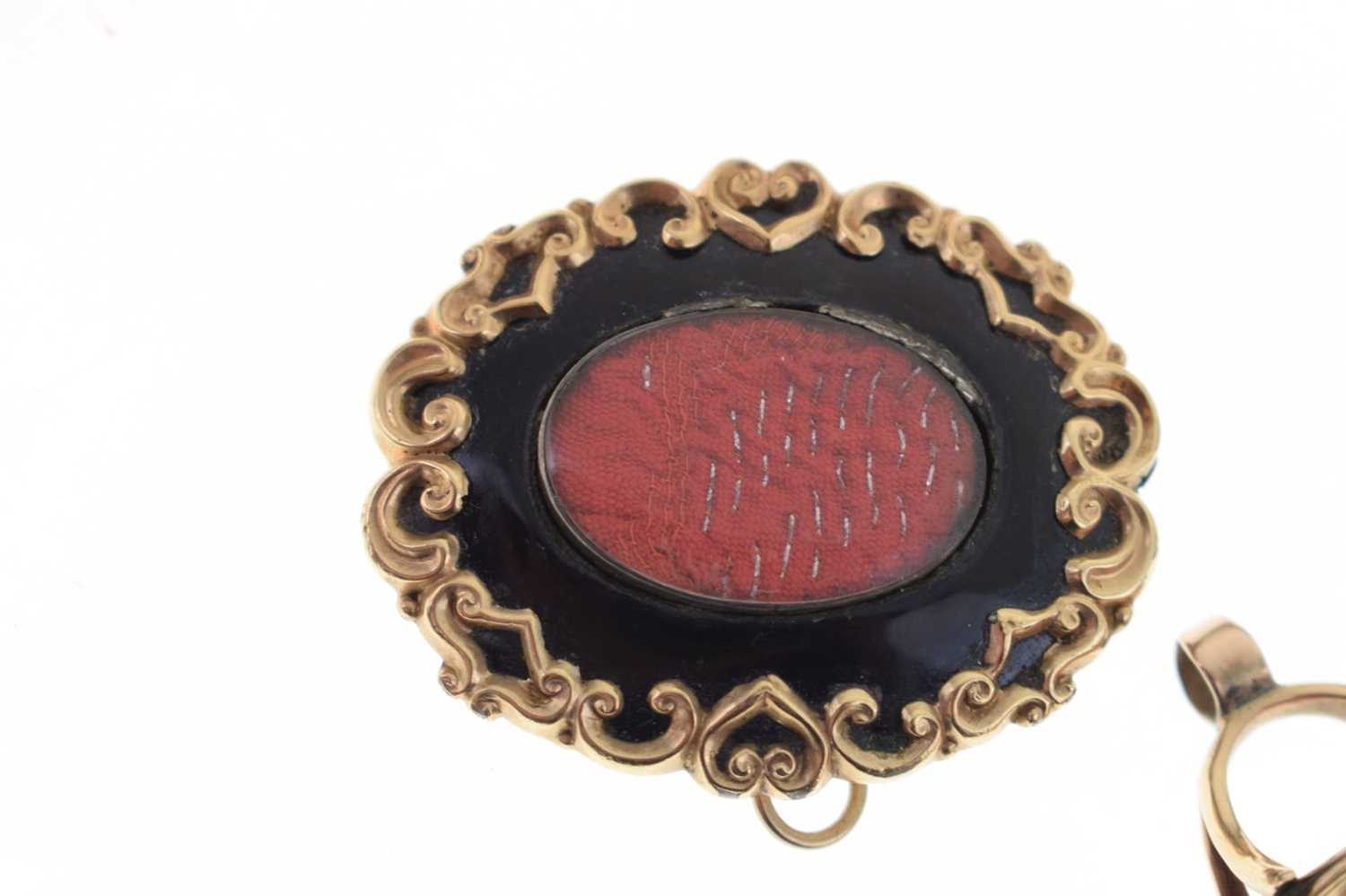 Unmarked yellow metal mourning brooch - Image 2 of 7