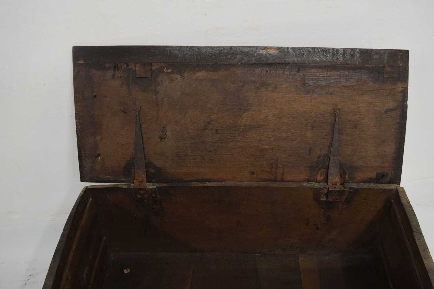 17th century small oak coffer - Image 8 of 10