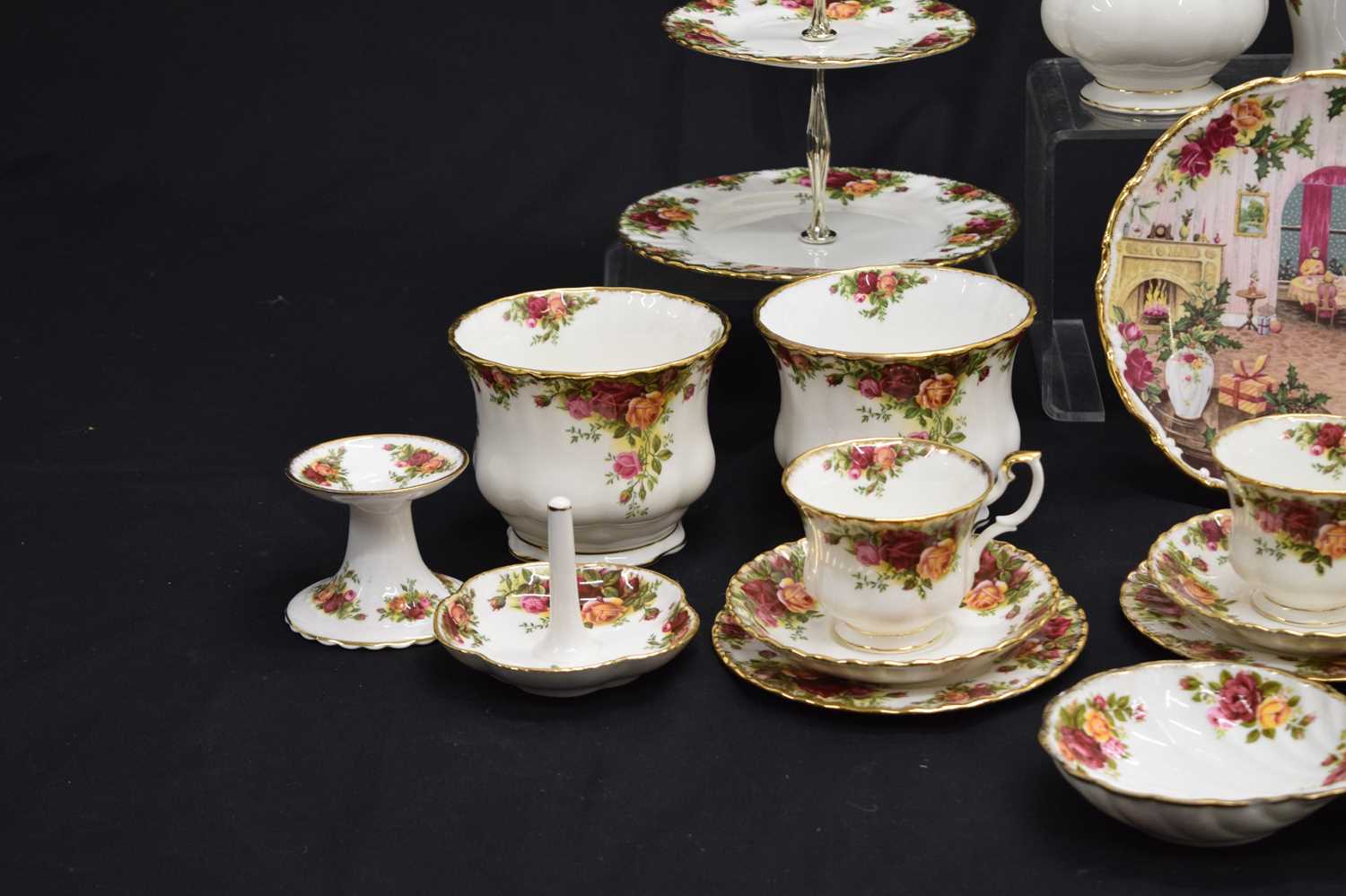 Collection of Royal Albert Old Country dinner and teawares - Image 10 of 14