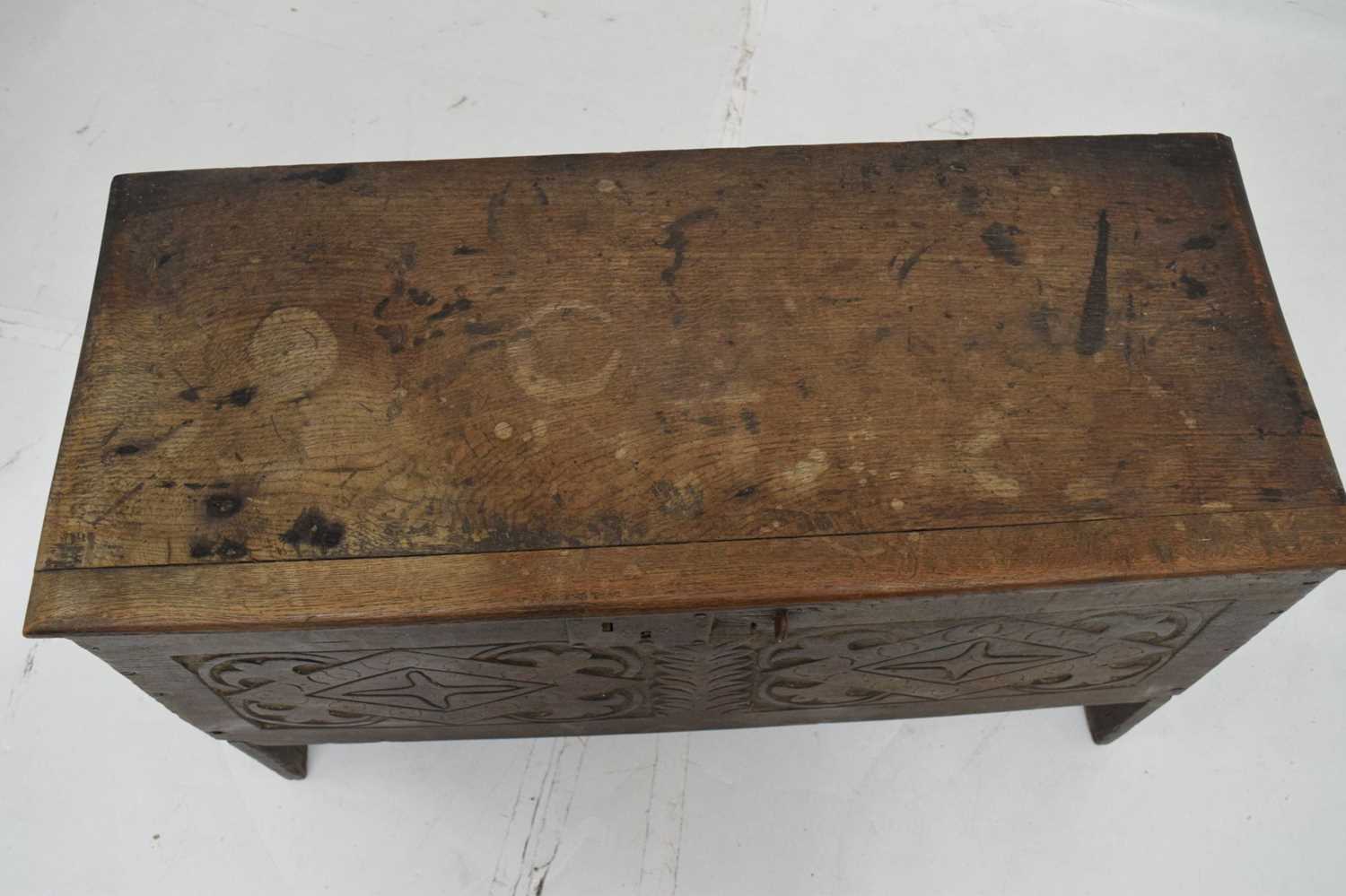 17th century small oak coffer - Image 7 of 10