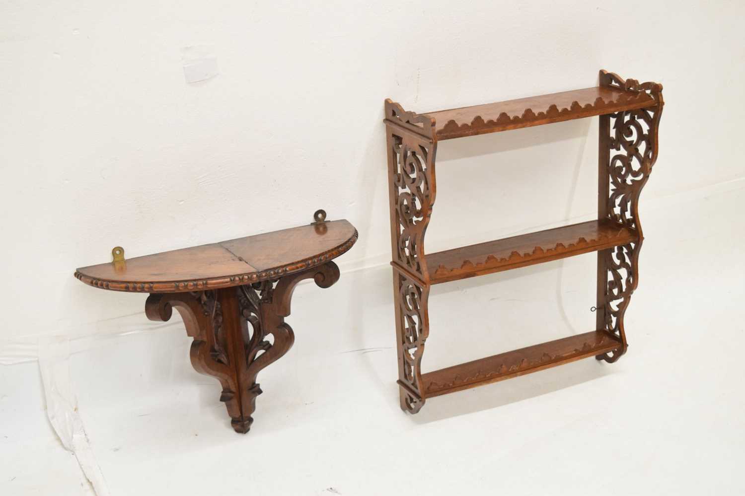 Set of fretwork wall shelves and wall bracket (2) - Image 3 of 10