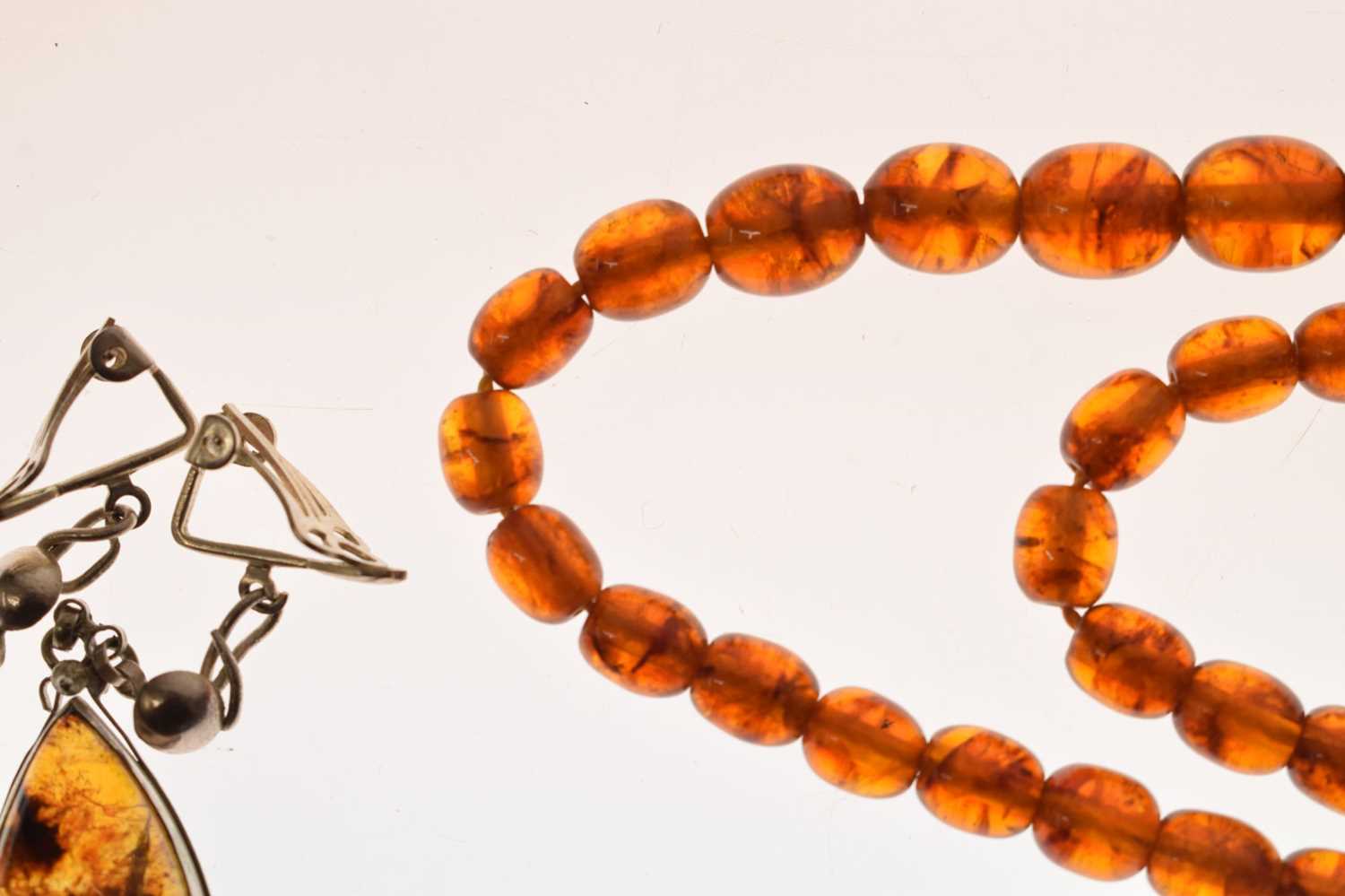 Group of amber jewellery - Image 7 of 11