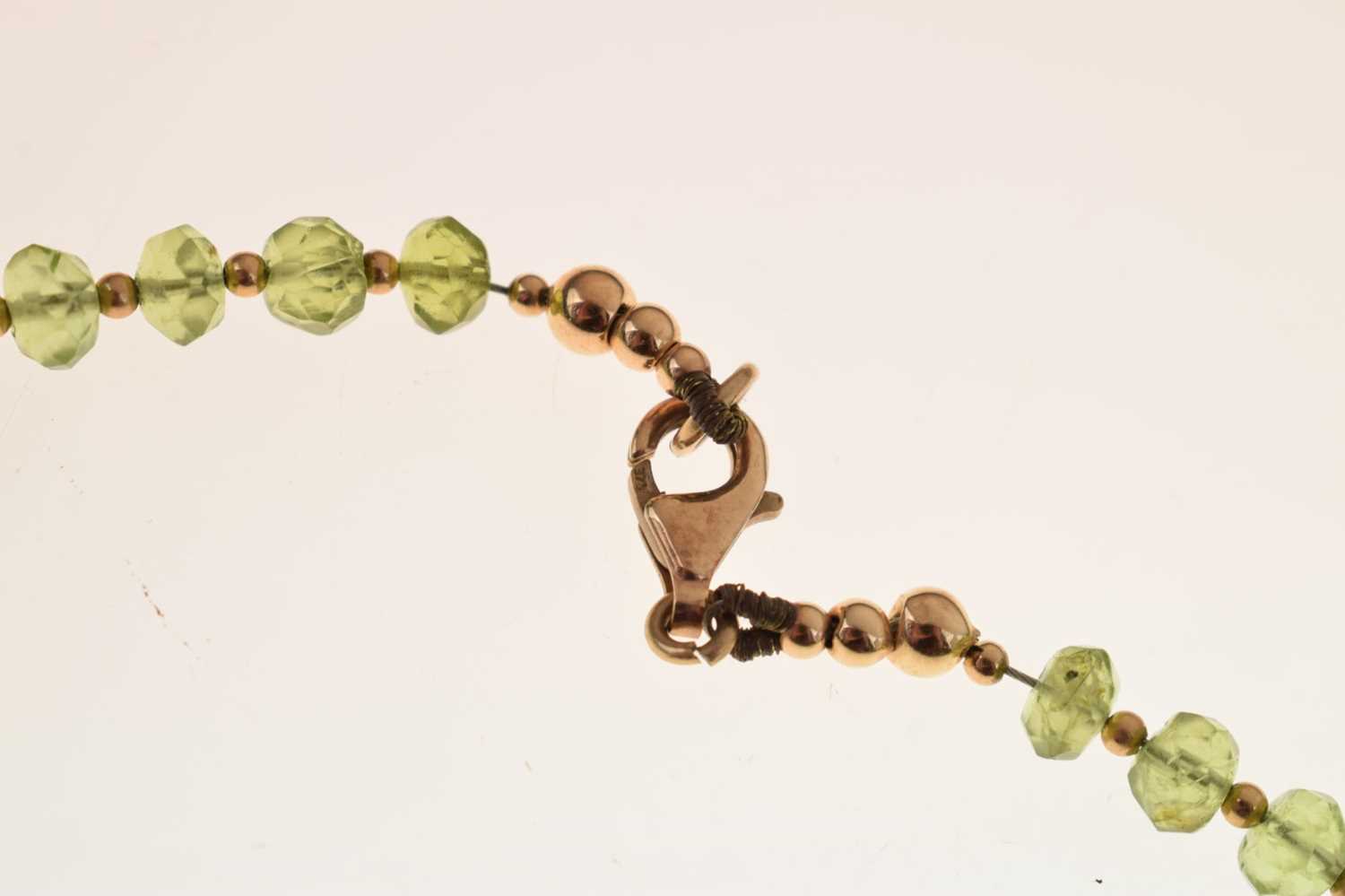 9ct gold and peridot necklace - Image 2 of 9