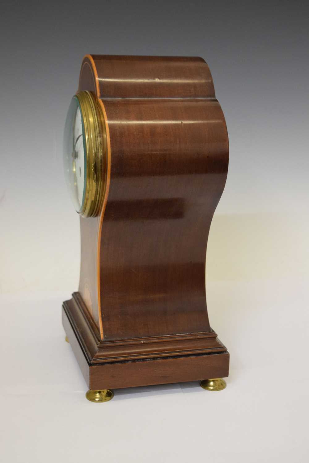 Early 20th century inlaid mahogany trefoil-balloon mantel clock - Image 7 of 8