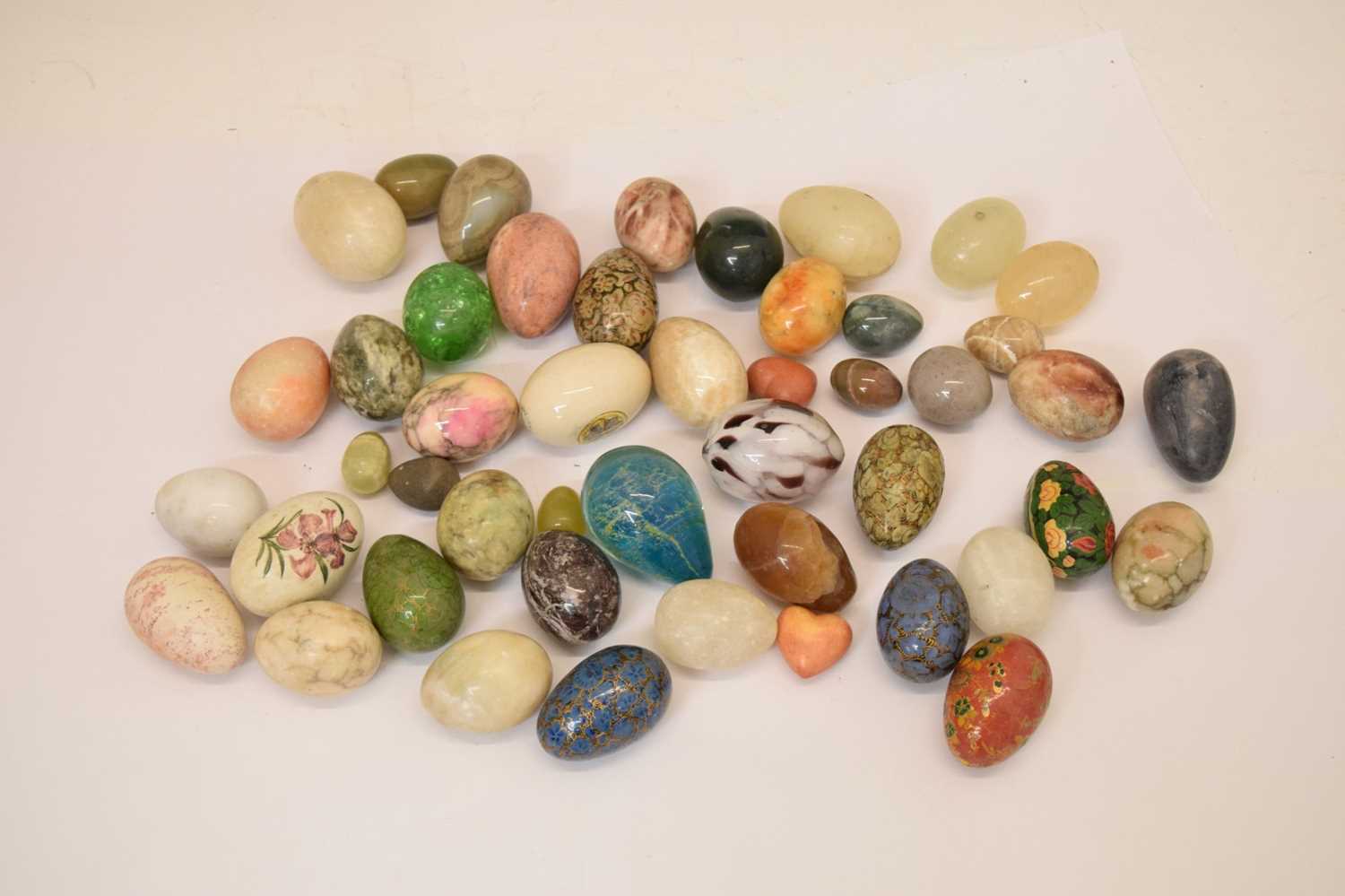 Collection of hardstone eggs - Image 2 of 8