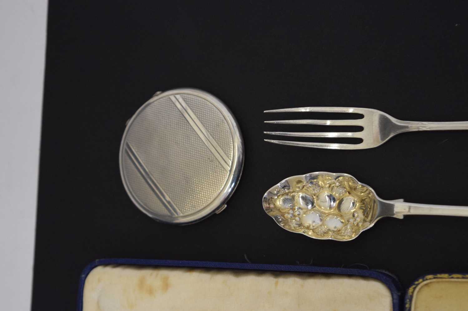 Set of six commemorative silver teaspoons, together with a quantity of silver and white metal item - Image 5 of 11